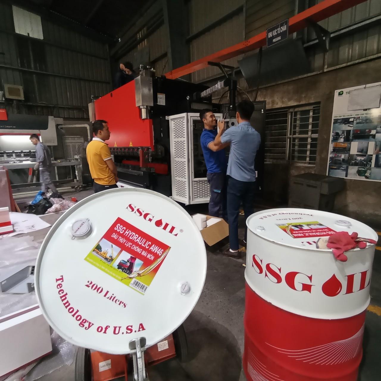 DẦU THỦY LỰC CHUYÊN DỤNG CHO MÁY CHẤN